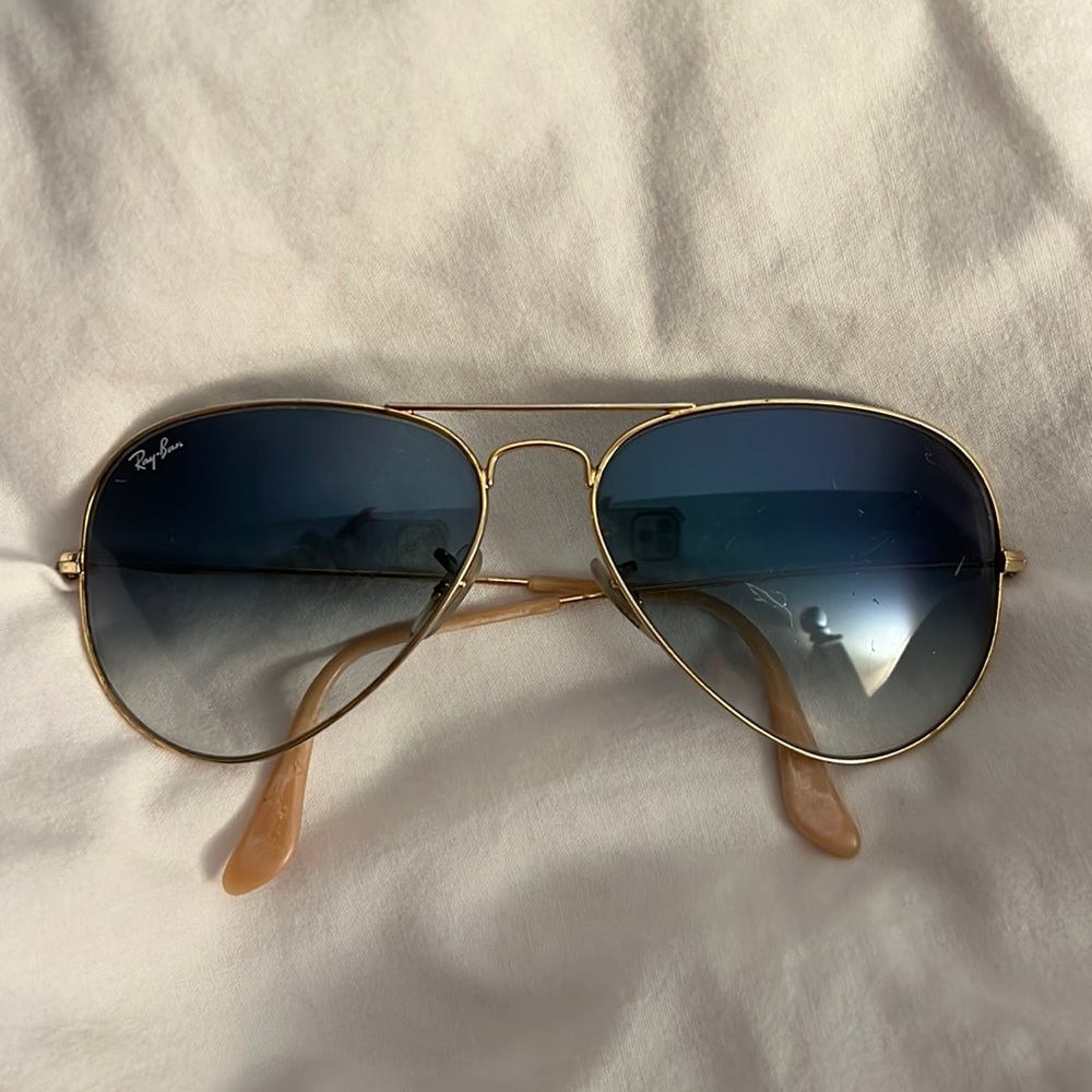Ray -Ban Aviator Gradient Sunglasses with Gold Frame